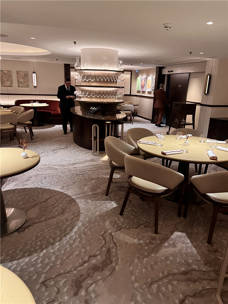 bonheur 4032 dining room central-crop-v2.jpeg